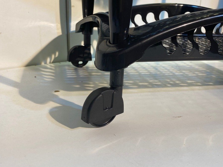 Organizador en PVC negro con estanterías y rueda - imagen 4