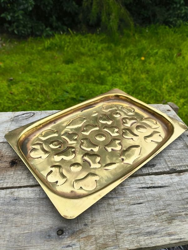 Bandeja Decorativa de Bronce con Diseño Floral