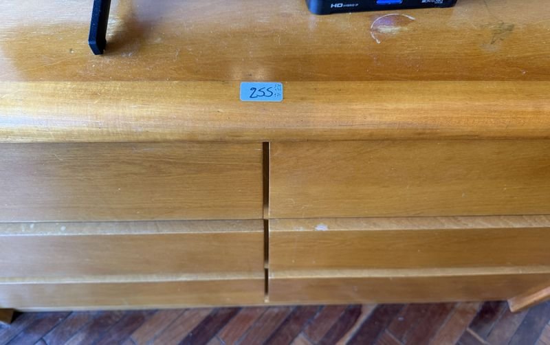 Cómoda de Madera Clara con 4 Cajones