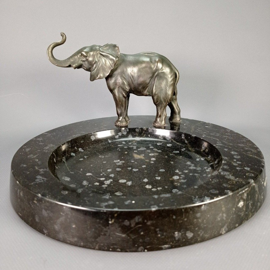 Lote anterior: Figurita de elefante en metal con base de mármol