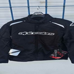 Lote siguiente: Campera de Moto Negra con Protecciones y Logo Alpinestars