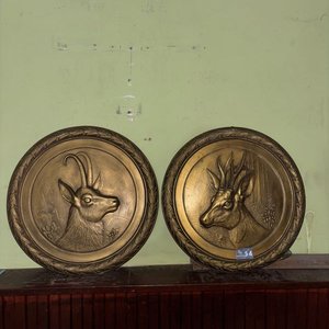 Juego de 2 Cuadros Decorativos Redondos de Ciervo y Carnero - imagen 1