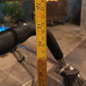 Andador Ortopédico Plegable con Chata de Plástico Blanca - imagen 3