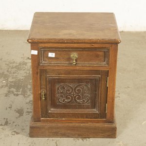 Lote anterior: Mesa de Luz Antigua de Roble Tallado con Puerta y Cajón
