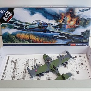Modelo A37B Dragonfly Fuerza Aérea Uruguaya Escala 1/72 Academy - imagen 8