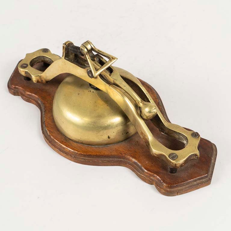 Lote anterior: Timbre de tranvía de bronce con base de madera