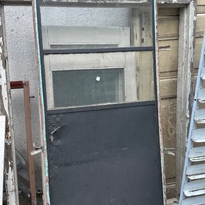 Lote anterior: Puerta Antigua de Madera y Metal con Vidrio