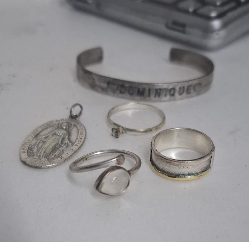 Lote de Joyas de Plata: Pulsera, Anillos y Medalla