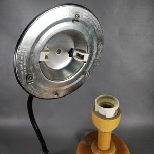 Lote de 2 Lámparas: Una de Madera Estilo Vintage y Otra Regulable para Lectura - imagen 4