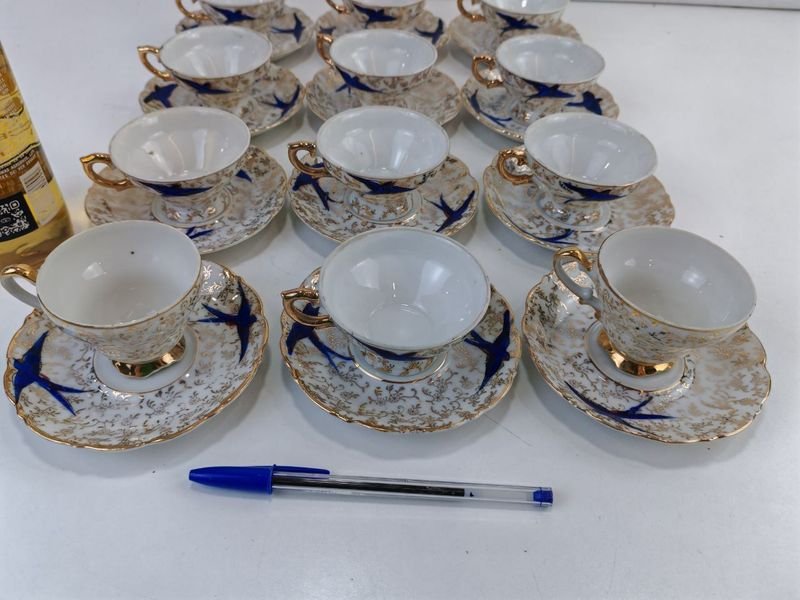 Conjunto de Tazas y Platos de Porcelana - imagen 4