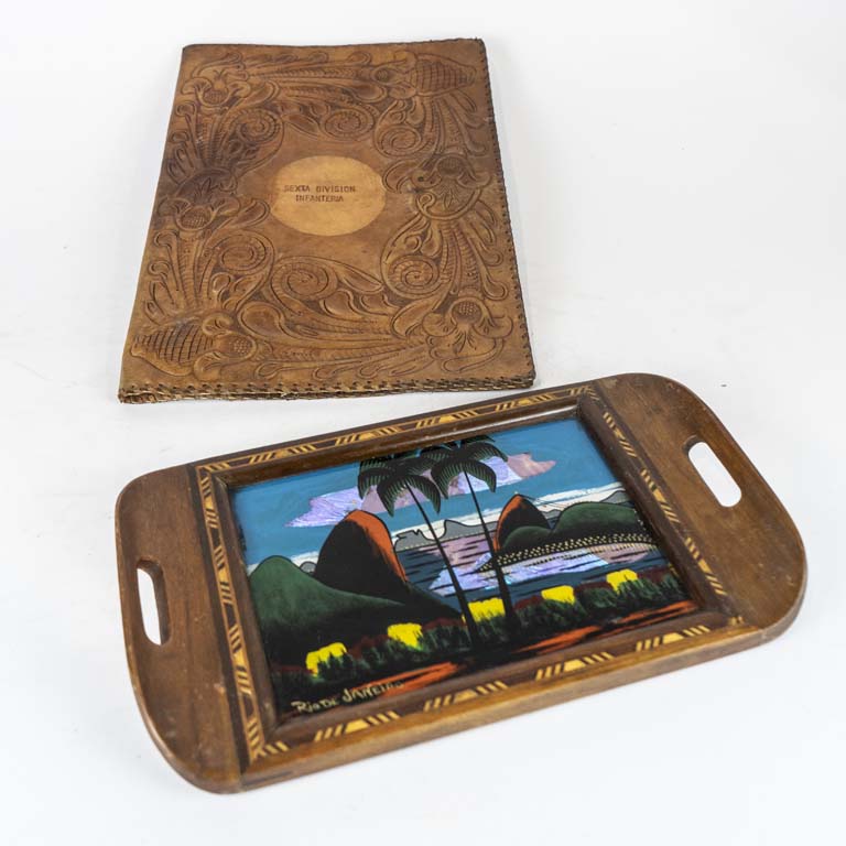 Lote anterior: Bandeja de madera decorada alas de mariposa y sobre de cuero  - Medidas: 35x20 y  40cm 