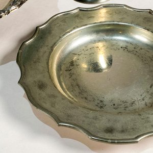 Centro de Mesa Labrado, Plato Inglés y Cáliz de Metal - imagen 5