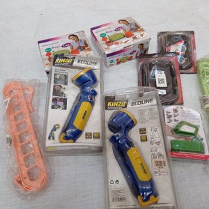 Lote variado: sella bolsas + 2 linternas con pinzas + soporte para perchas + otros - imagen 3