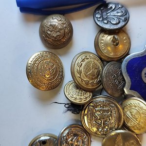 Lote de Botones Militares, Insignias y Medallas Antiguas - imagen 4