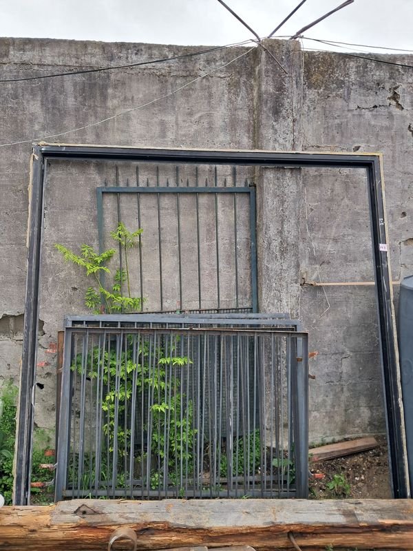 Marco de Ventana Fija de Aluminio Negro Sin Vidrio