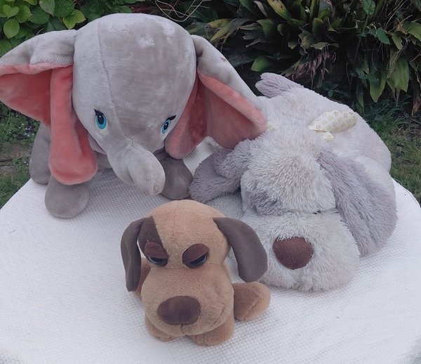 Lote de 3 Peluches: Elefante y Dos Perros