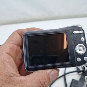Lote de Cámara Digital GE J1050, Grabadora Sanyo y Accesorios Vintage - imagen 4