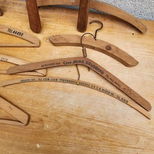 Perchas de Madera Antiguas para Ropa - imagen 3