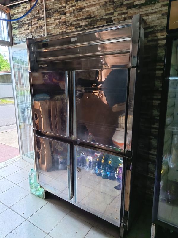 Heladera Gelopar de Acero Inoxidable, 4 Puertas, Funcionando