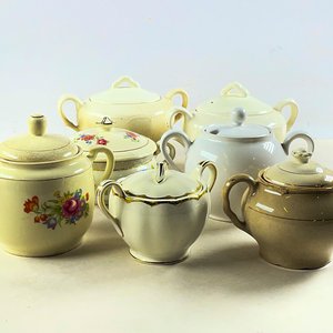 Lote de 7 Azucareros de Porcelana con Detalles - imagen 3