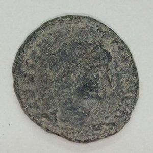 Moneda Romana Antigua con Desgaste - imagen 4