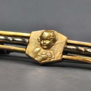 Prendedor Enchapado en Oro con Rostro de Niño y Broche de Plata - imagen 7