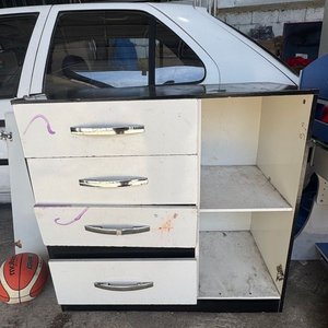 Cómoda blanca con cajones y puerta, requiere ajuste - imagen 2