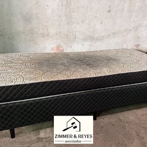 Sommier de Una Plaza con Base Negra y Colchón Estampado - imagen 2