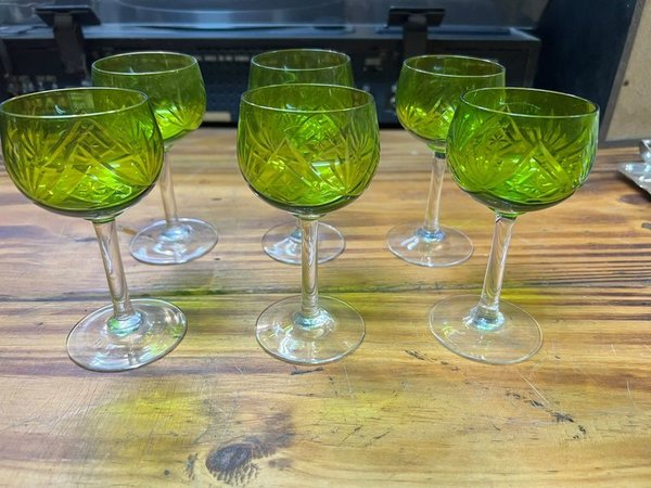 Juego de 6 Copas Antiguas de Cristal Tallado Verde Oliva