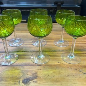 Juego de 6 Copas Antiguas de Cristal Tallado Verde Oliva - imagen 1