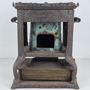 Antigua Cocina Portátil a Queroseno de Hierro Fundido - imagen 2