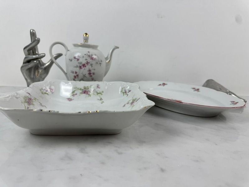 Porcelana Europea con Motivos Florales - imagen 2