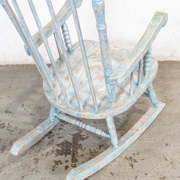 Sillón mecedora estilo Windsor patinado celeste - imagen 3