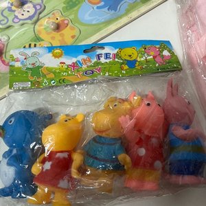 Lote de Juguetes Varios: Peluches, Puzzle, Vaca y Más - imagen 3