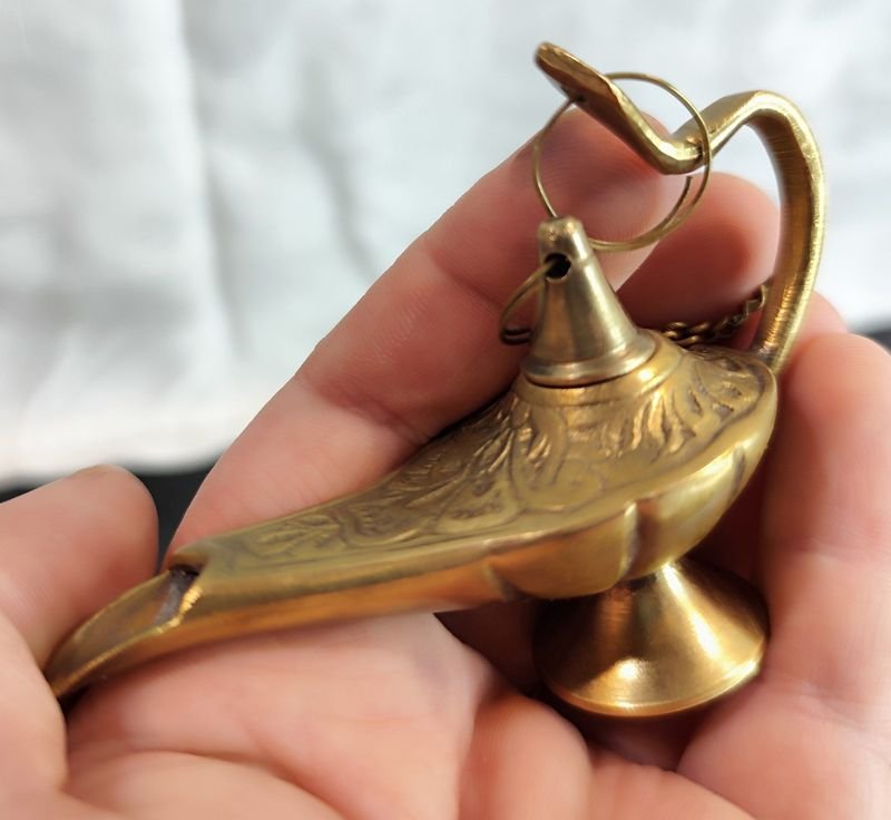 Lamparita de Aladino en bronce con accesorios - imagen 4