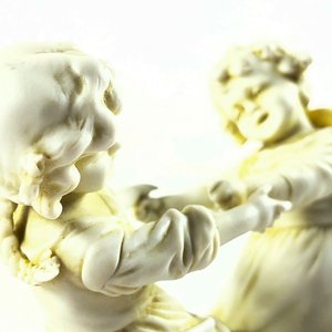 Figura de niñas en Biscuit en base de bronce de 15 cm - imagen 6