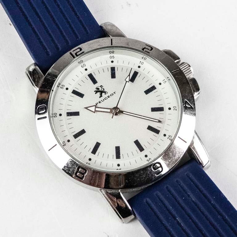 Reloj Peugeot de alta calidad con banda metálica y goma - imagen 1
