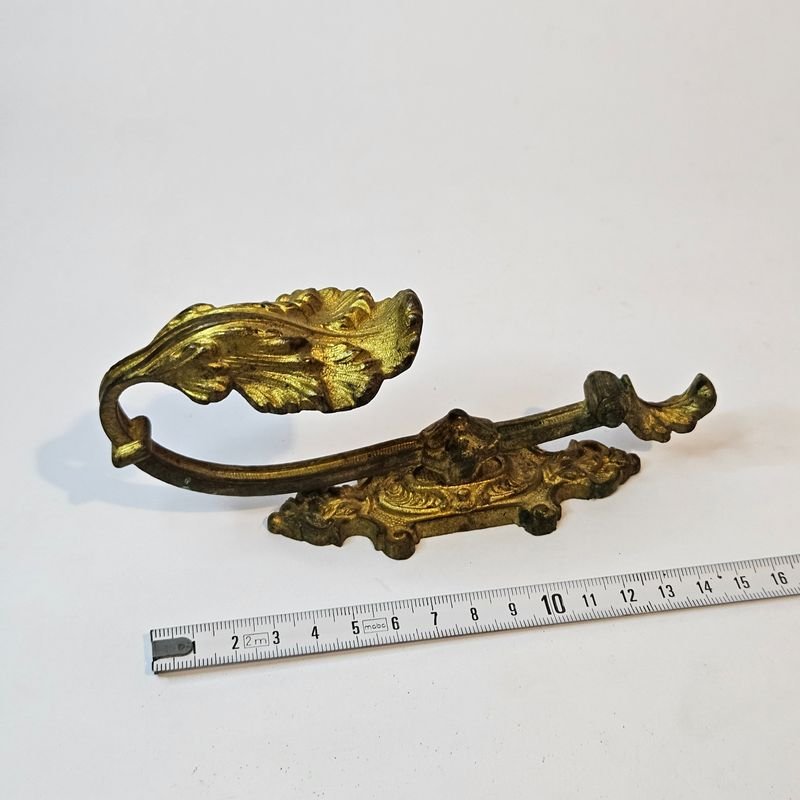 Perchero de bronce macizo labrado - Decoración antigua y artística - imagen 3