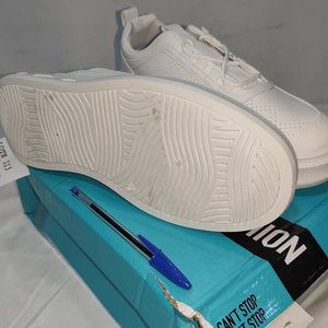 Zapatillas Deportivas Blancas de Eco Cuero, Talle 42 (41 UY) - imagen 3