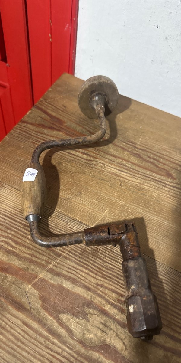 Taladro de mano antiguo