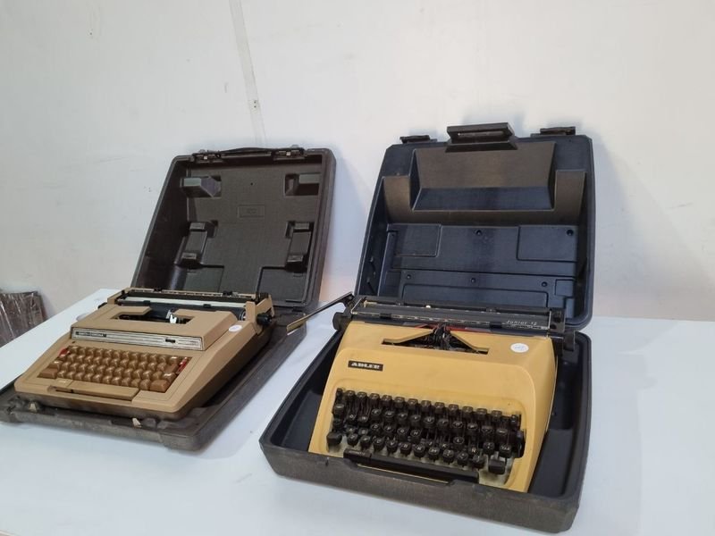 Máquinas de escribir antiguas y nuevas en venta - imagen 3