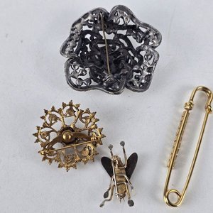 Lote de 4 prendedores antiguos: flor de strass, broche mariposa y más - imagen 7