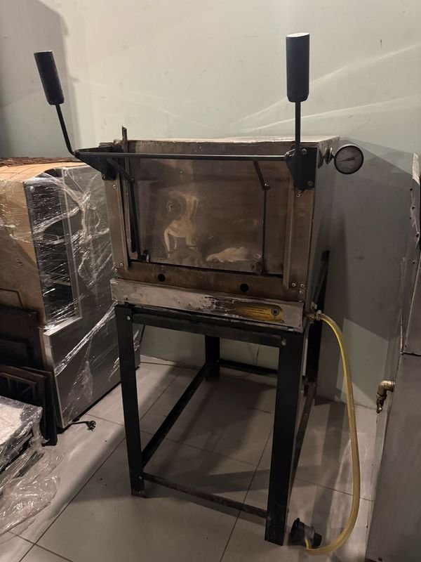Horno pizzero a gas para 4 bandejas con Valvula especial de seguridad - imagen 2