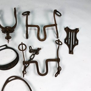 Lote de Herrajes para Caballo: Espuelines, Estribos y Frenos de Metal - imagen 4