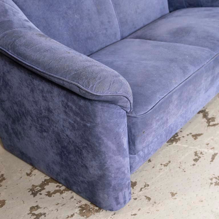 Muebles de living tapizados en tela azul - imagen 2