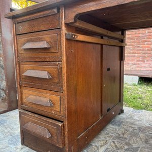 Escritorio de Roble con 8 Cajones y Detalles en Lustre - imagen 4