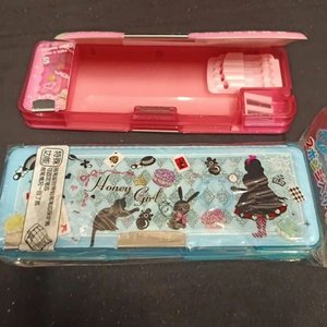 Lote siguiente: Cartucheras Plásticas Infantiles Estilo "Honey Girl"