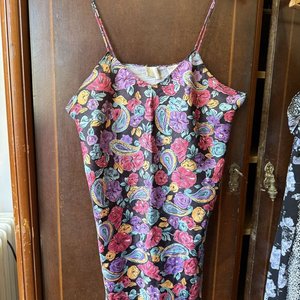 Lote de Dos Vestidos Camiseros: Estampado Floral y Animal Print - imagen 8