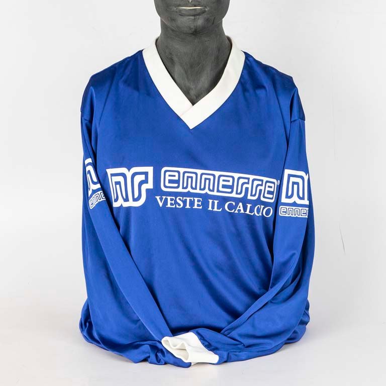 Lote siguiente: Camiseta de entrenamiento vintage de la marca Ennerse