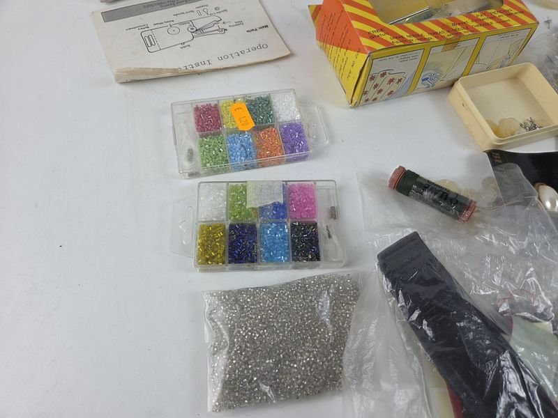 Gran lote de accesorios para costura y maquinaria - imagen 5